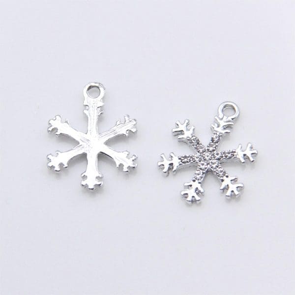 Glaring Snowflake Alloy Charms